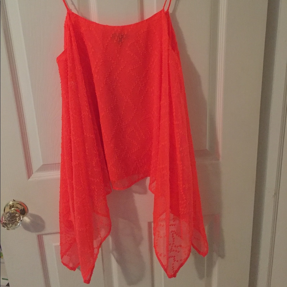 Vince Camuto Shark Bite Hem Tank - Size Medium